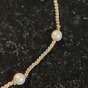 Vintage goldtone bracelet with faux pearl stations 7 1/2 inches